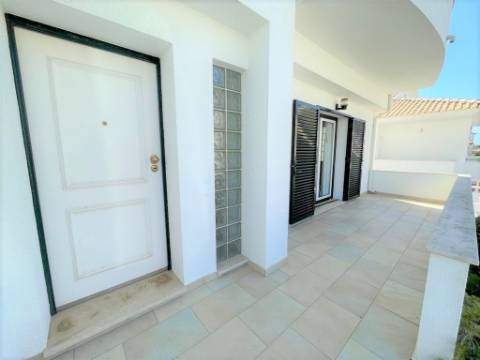 Moradia Isolada T4 a 100 metros da praia com piscina e jardim na Praia da Vagueira.