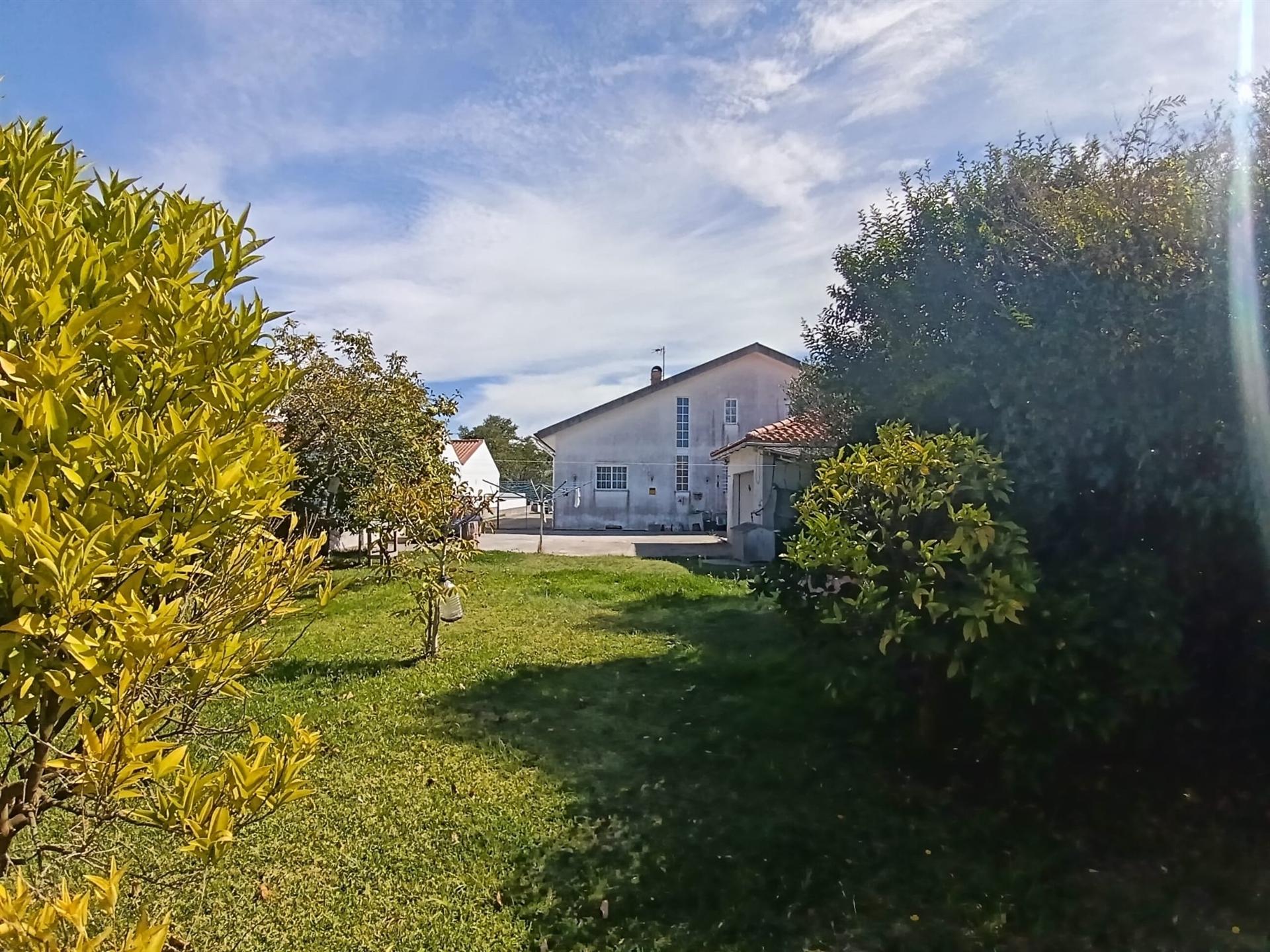 Moradia T4 Isolada com jardim, quintal, garagem na Gafanha da Boavista com uma Vista Panorâmica.
