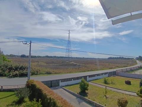 Moradia T4 Isolada com Vista Ria na Gafanha da Boavista. Quintal, jardim e garagem.