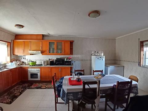 Moradia T4 Isolada com Vista Ria na Gafanha da Boavista. Quintal, jardim e garagem.