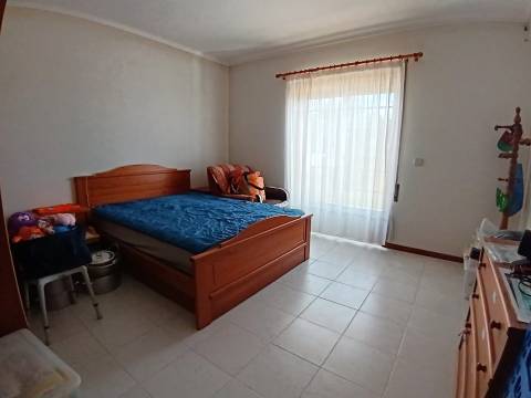 Moradia T4 Isolada com Vista Ria na Gafanha da Boavista. Quintal, jardim e garagem.