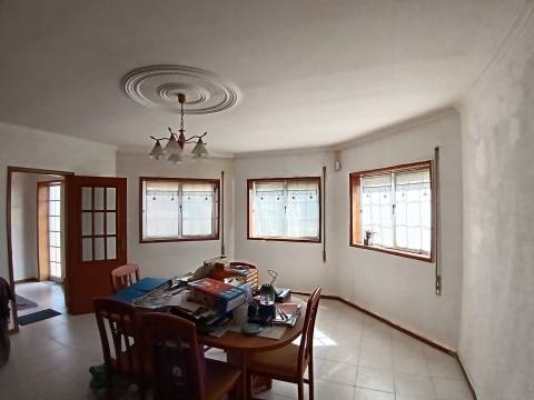 Moradia T4 Isolada com Vista Ria na Gafanha da Boavista. Quintal, jardim e garagem.