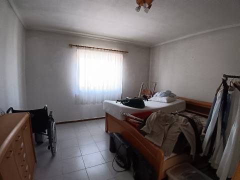 Moradia T4 Isolada com Vista Ria na Gafanha da Boavista. Quintal, jardim e garagem.