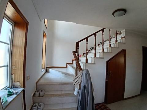 Moradia T4 Isolada com Vista Ria na Gafanha da Boavista. Quintal, jardim e garagem.