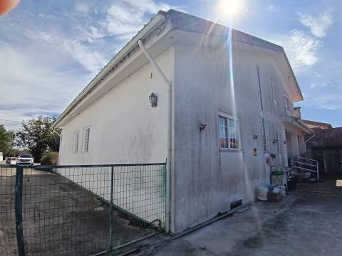 Moradia T4 Isolada com Vista Ria na Gafanha da Boavista. Quintal, jardim e garagem.