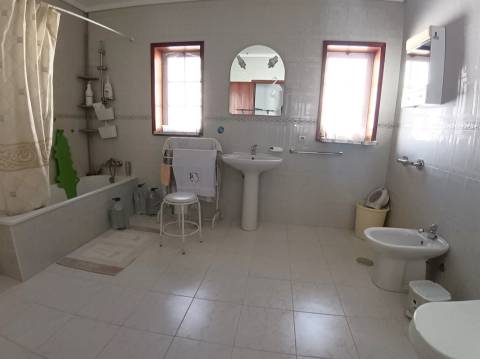 Moradia T4 Isolada com Vista Ria na Gafanha da Boavista. Quintal, jardim e garagem.