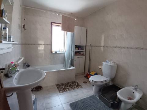 Moradia T4 Isolada com Vista Ria na Gafanha da Boavista. Quintal, jardim e garagem.