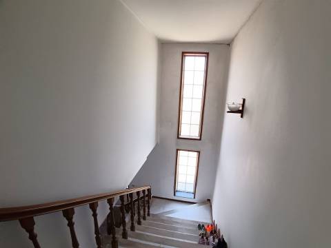 Moradia T4 Isolada com Vista Ria na Gafanha da Boavista. Quintal, jardim e garagem.