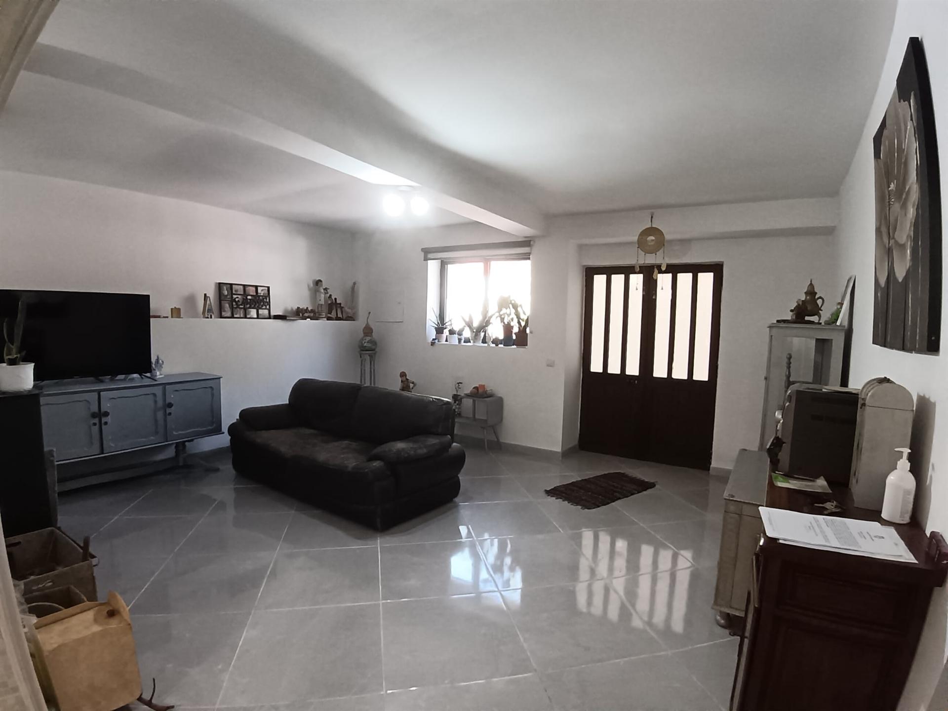 Moradia T3 Térrea, c/ pátio coberto,quintal magnífico na Fogueira,Sangalhos.