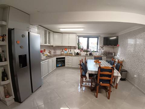 Moradia T3 Térrea, c/ pátio coberto,quintal magnífico na Fogueira,Sangalhos.