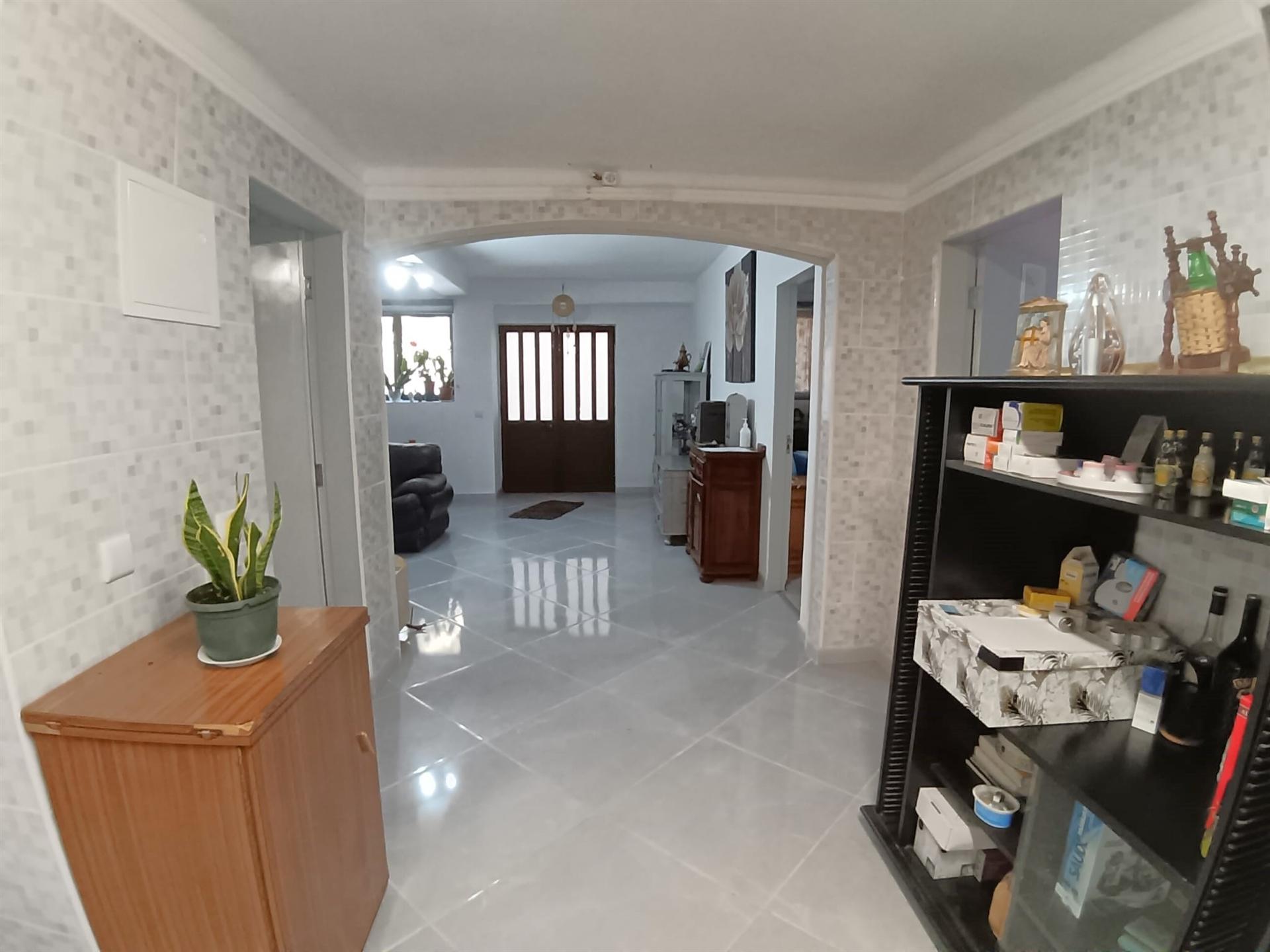 Moradia T3 Térrea, c/ pátio coberto,quintal magnífico na Fogueira,Sangalhos.