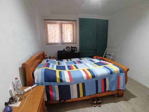 Moradia T3 Térrea, c/ pátio coberto,quintal magnífico na Fogueira,Sangalhos.