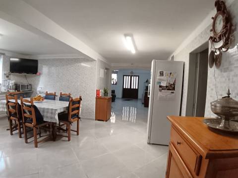 Moradia T3 Térrea, c/ pátio coberto,quintal magnífico na Fogueira,Sangalhos.