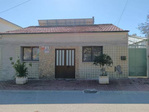 Moradia T3 Térrea, c/ pátio coberto,quintal magnífico na Fogueira,Sangalhos.