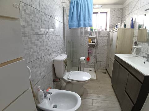 Moradia T3 Térrea, c/ pátio coberto,quintal magnífico na Fogueira,Sangalhos.