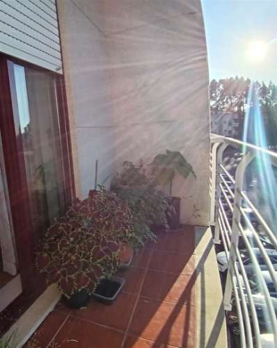 Apartamento T3 Duplex c/aquecimento central,2 Wc(s),varandas, duas marquises e garagem fechada.