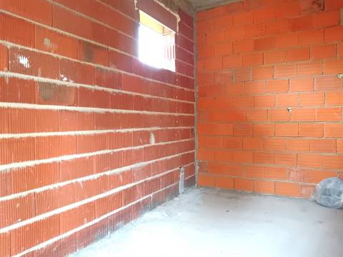 Magnífica moradia T4 em construção, res do chão,1º andar, isolada no Centro de Vagos.