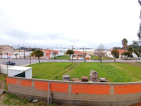 Magnífica moradia T4 em construção, res do chão,1º andar, isolada no Centro de Vagos.