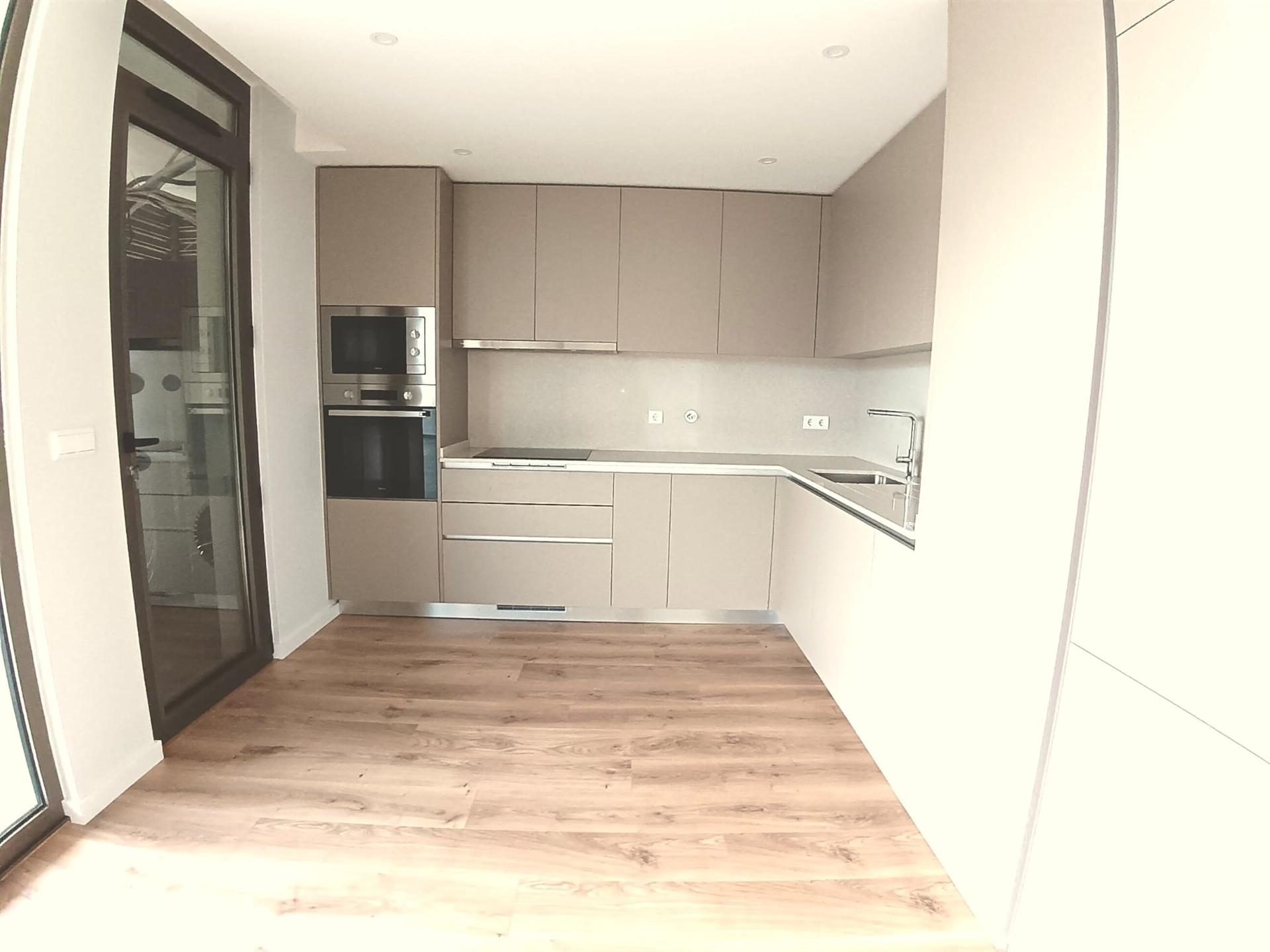 Apartamento de T3 Duplex, Novo, com uns terraços magníficos, em Ilhavo.