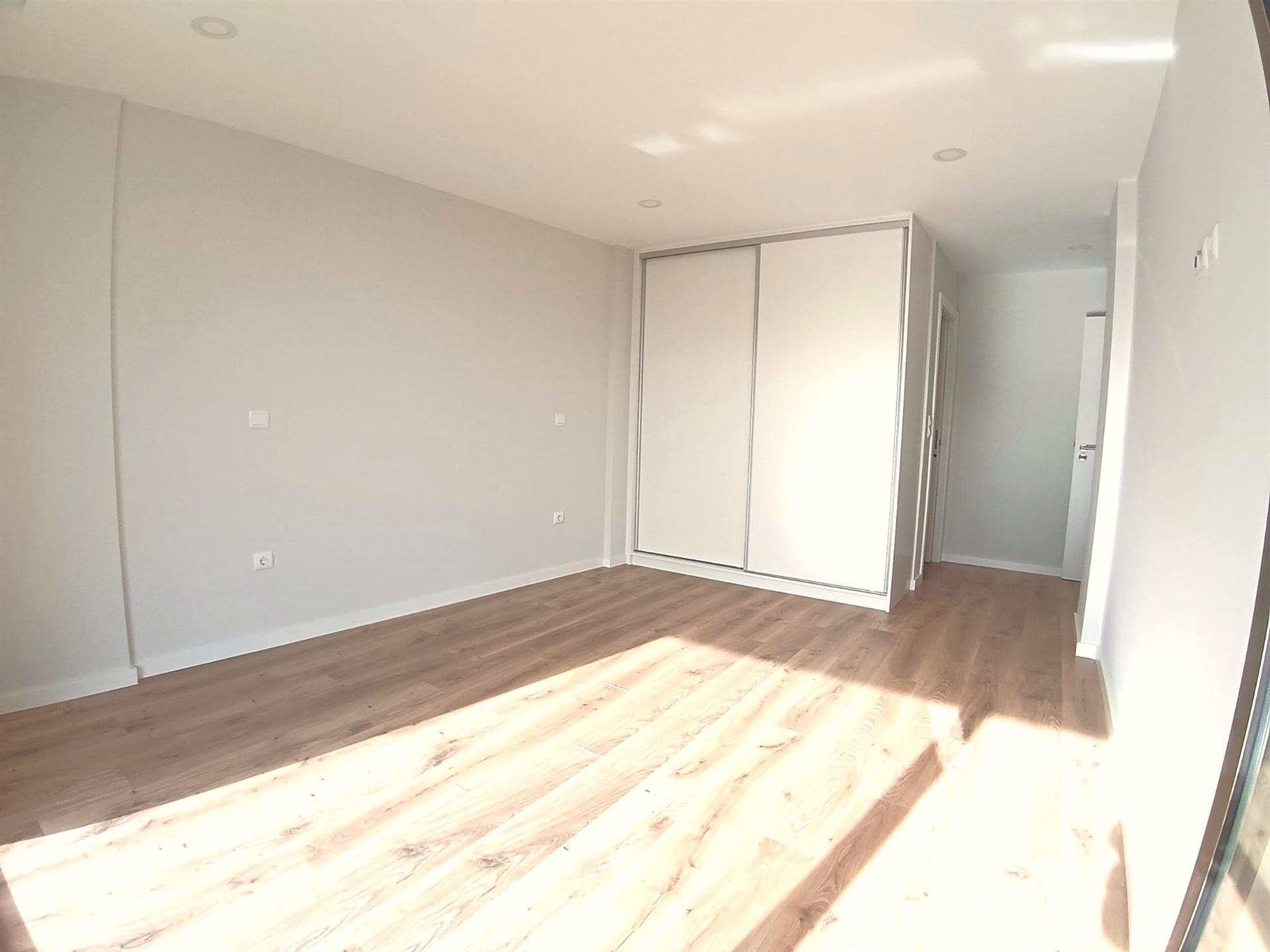 Apartamento de T3 Duplex, Novo, com uns terraços magníficos, em Ilhavo.