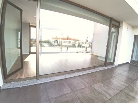 Apartamento de T3 Duplex, Novo, com uns terraços magníficos, em Ilhavo.