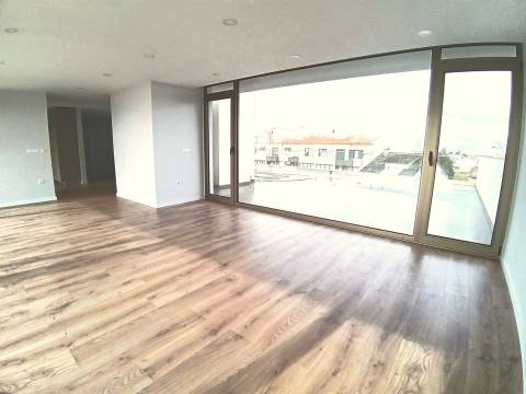 Apartamento de T3 Duplex, Novo, com uns terraços magníficos, em Ilhavo.