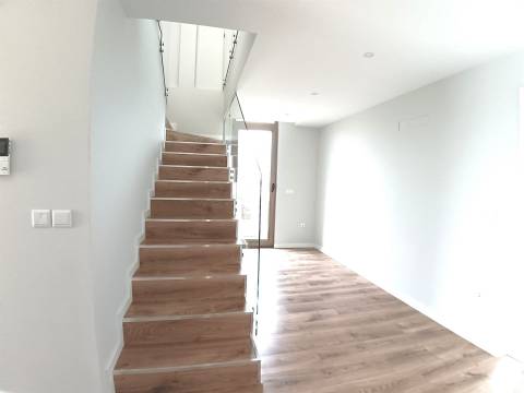 Apartamento de T3 Duplex, Novo, com uns terraços magníficos, em Ilhavo.