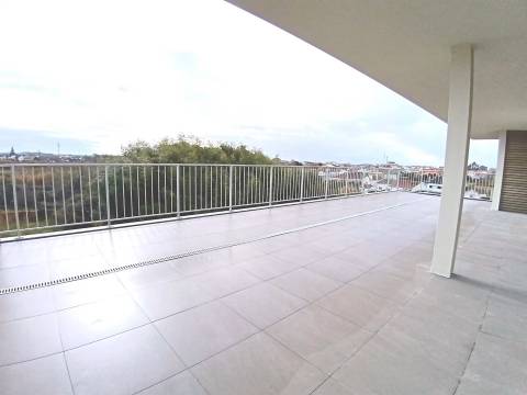Apartamento de T3 Duplex, Novo, com uns terraços magníficos, em Ilhavo.