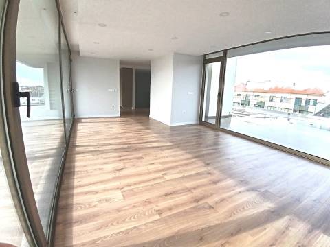 Apartamento de T3 Duplex, Novo, com uns terraços magníficos, em Ilhavo.