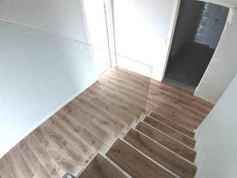 Apartamento de T3 Duplex, Novo, com uns terraços magníficos, em Ilhavo.