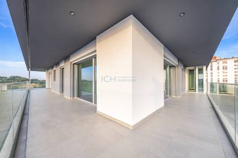 Penthouse 4 quartos de luxo com terraço e piscina privativa