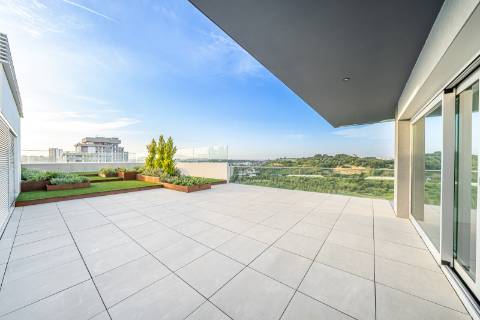 Penthouse 4 quartos de luxo com terraço e piscina privativa