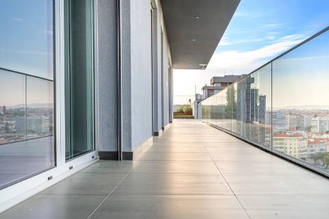 Penthouse 4 quartos de luxo com terraço e piscina privativa