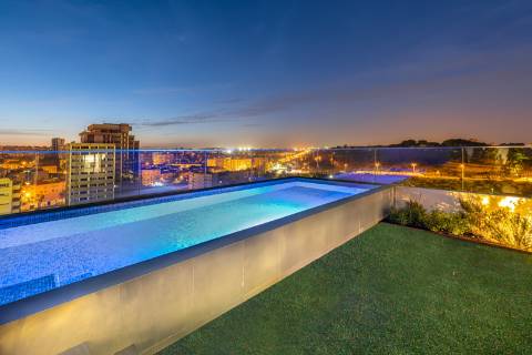 Penthouse 4 quartos de luxo com terraço e piscina privativa