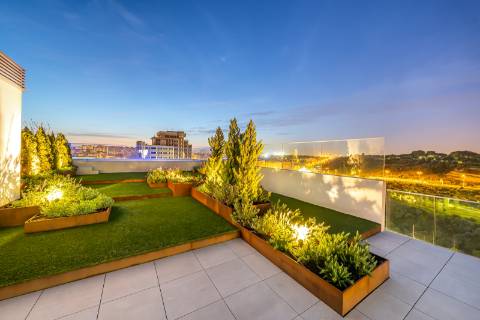 Penthouse 4 quartos de luxo com terraço e piscina privativa