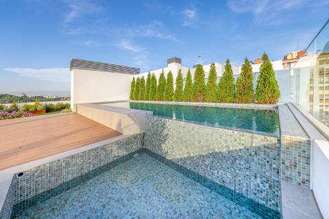 Penthouse 4 quartos de luxo com terraço e piscina privativa