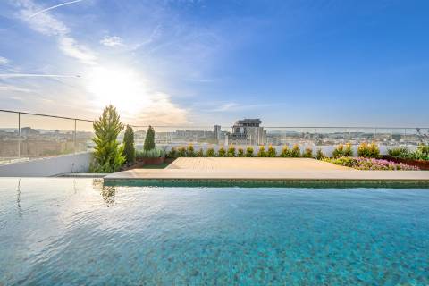 Penthouse 4 quartos de luxo com terraço e piscina privativa