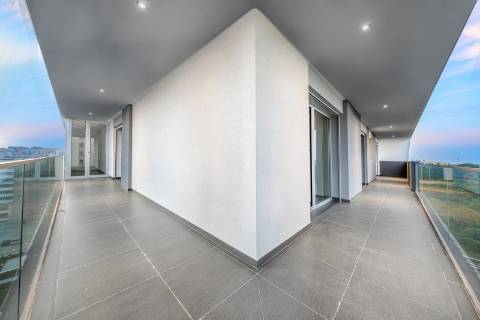 Penthouse 4 quartos de luxo com terraço e piscina privativa