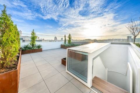 Penthouse 4 quartos de luxo com terraço e piscina privativa