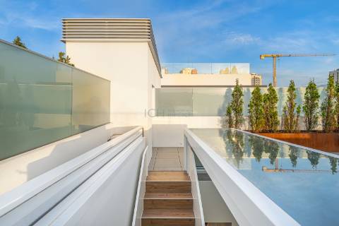 Penthouse 4 quartos de luxo com terraço e piscina privativa