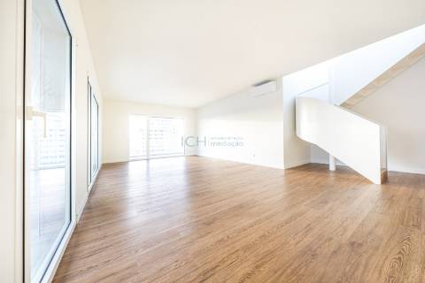 Penthouse 4 quartos de luxo com terraço e piscina privativa