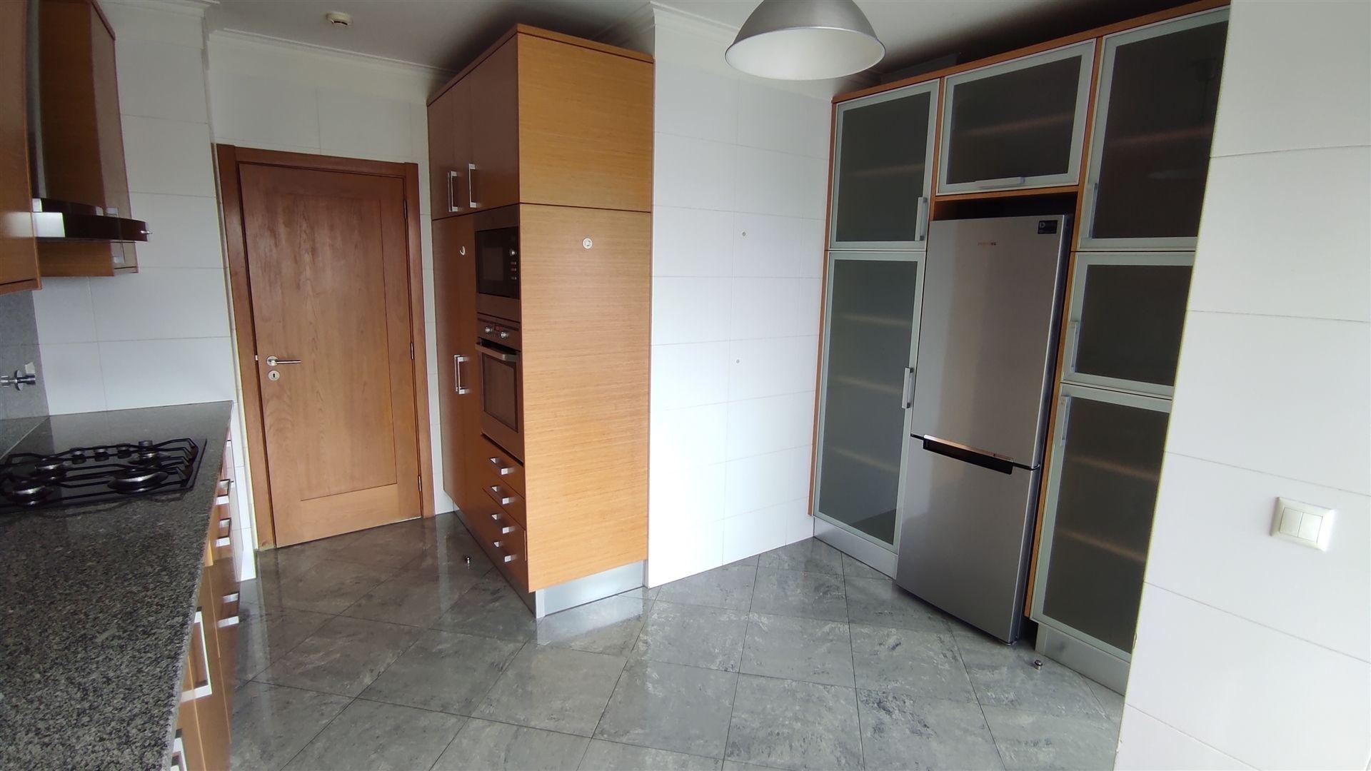 Apartamento T3 Arrendamento em Carnide,Lisboa