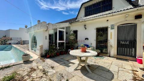 Penthouse triplex com 7 quartos e piscina na Praia de Porto Novo, Torres Vedras