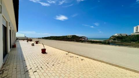 Penthouse triplex com 7 quartos e piscina na Praia de Porto Novo, Torres Vedras