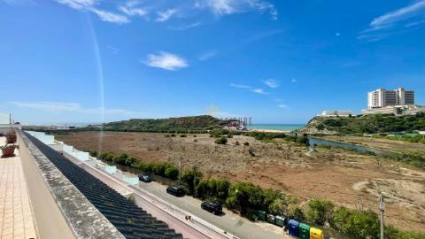 Penthouse triplex com 7 quartos e piscina na Praia de Porto Novo, Torres Vedras