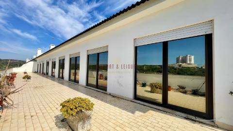 Penthouse triplex com 7 quartos e piscina na Praia de Porto Novo, Torres Vedras