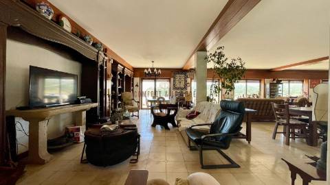 Penthouse triplex com 7 quartos e piscina na Praia de Porto Novo, Torres Vedras