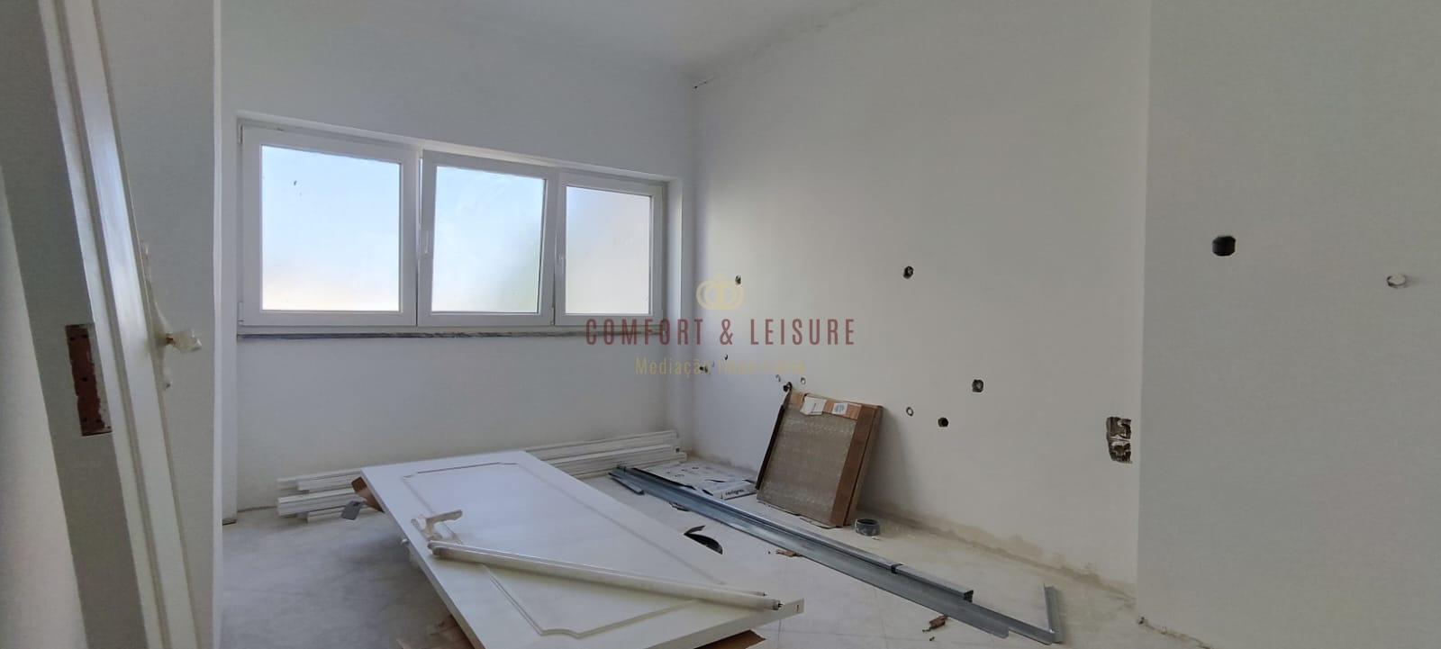Apartamento T3 Remodelado com Elevador no Barreiro