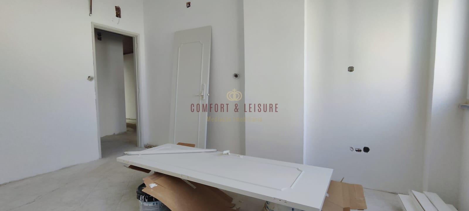 Apartamento T3 Remodelado com Elevador no Barreiro