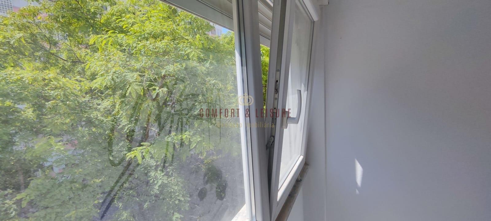 Apartamento T3 Remodelado com Elevador no Barreiro